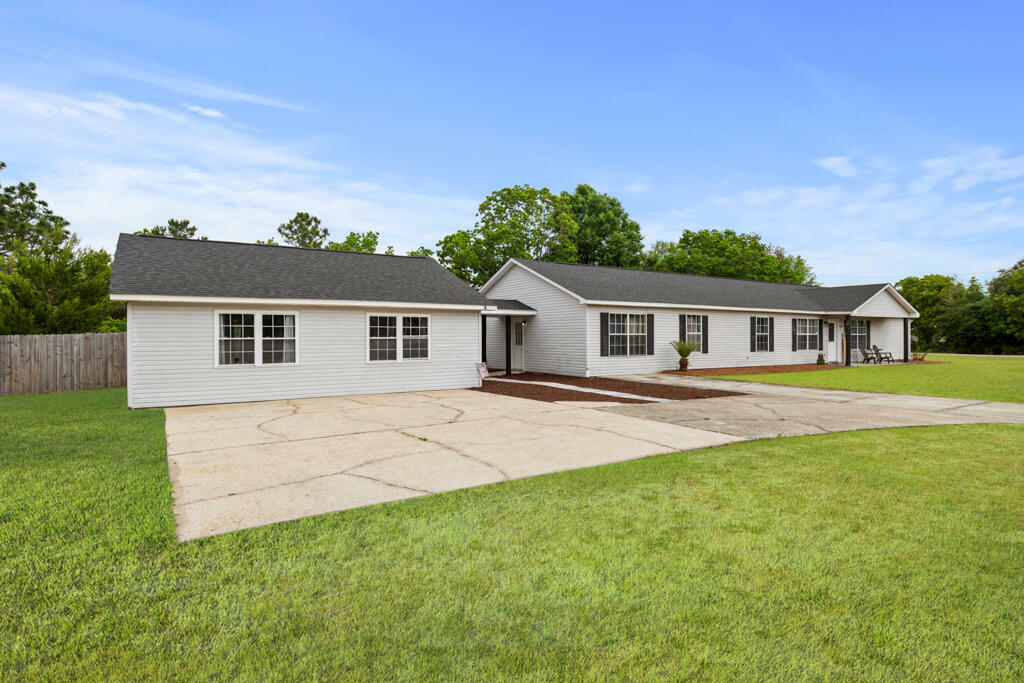 Property Photo: 9382 E River Drive FL 32566