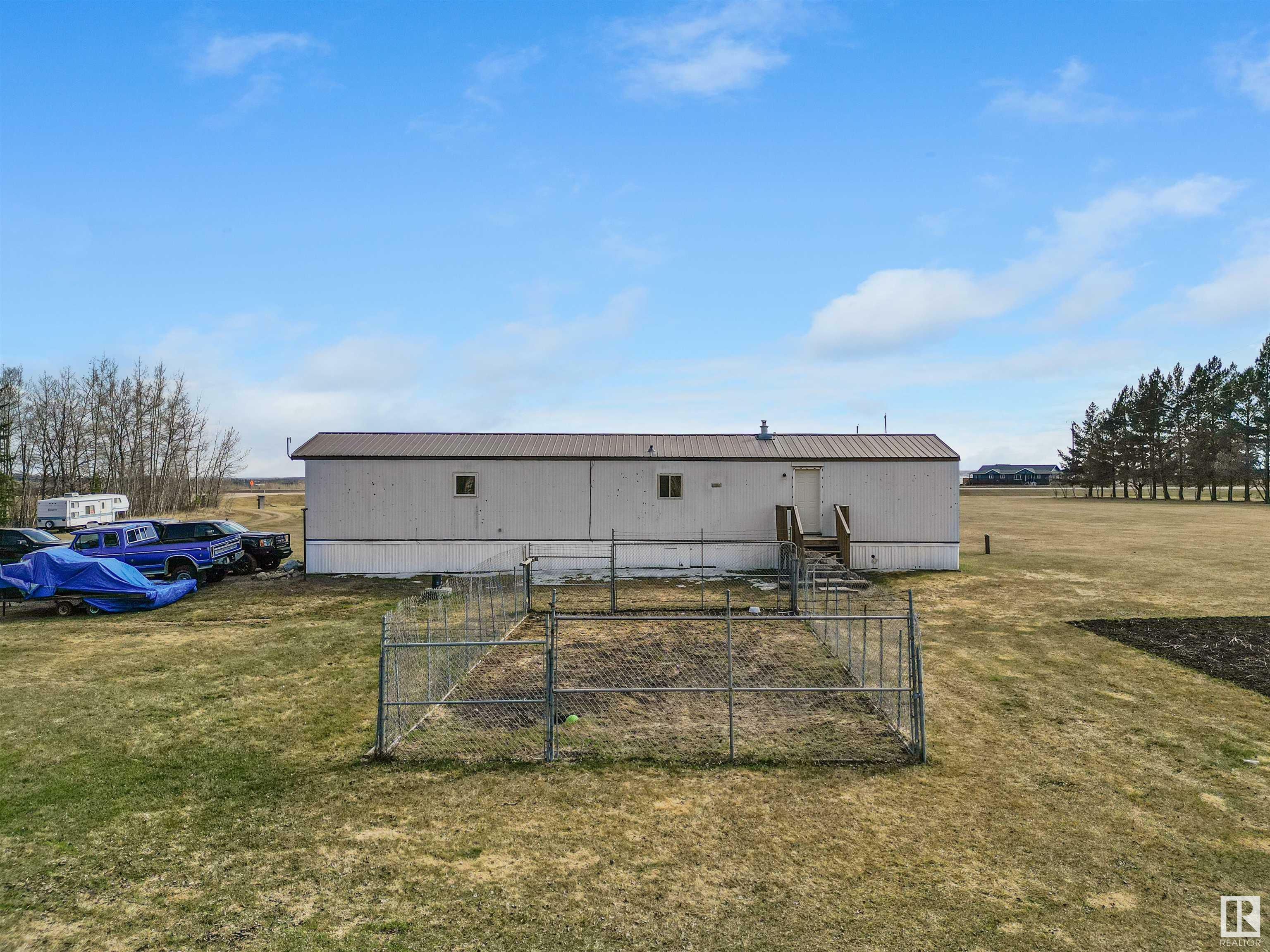 Property Photo: 7218 Hwy 624 AB T0E 0S0