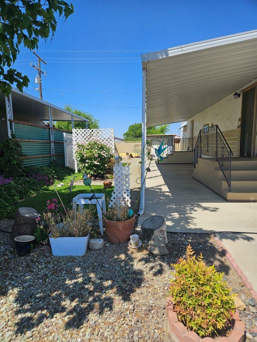 Property Photo: 2550 E Ave I 21 CA 93535
