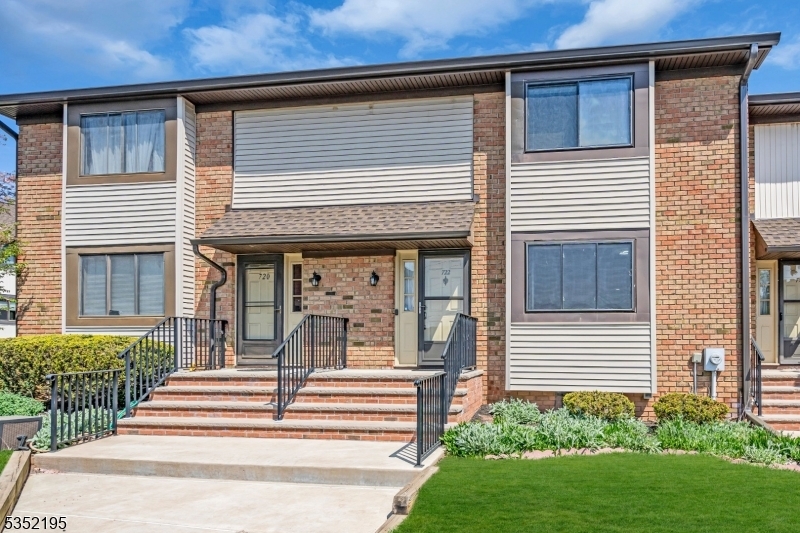 Property Photo: 722 Robin Rd NJ 08844