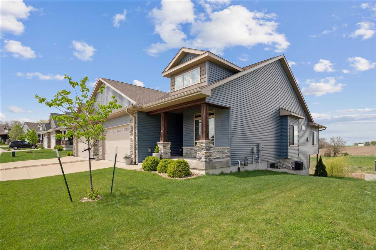 Property Photo: 723 Deer View Ave IA 52340