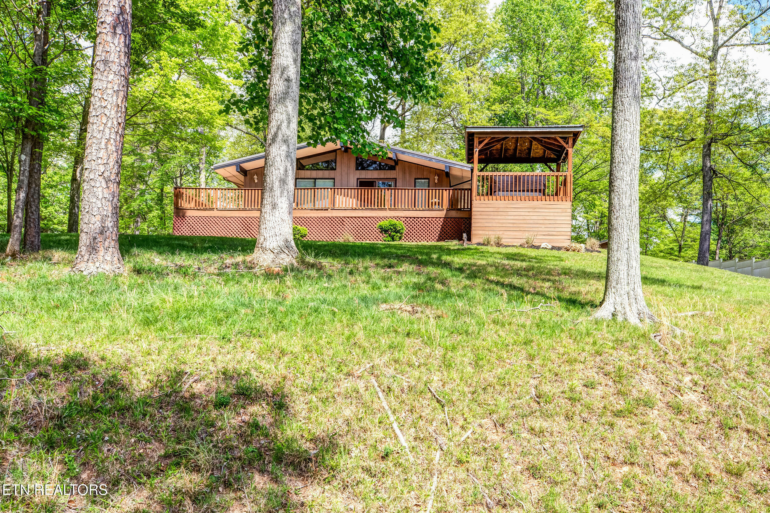 129 Bucks And Doe Lane  Lafollette TN 37766 photo
