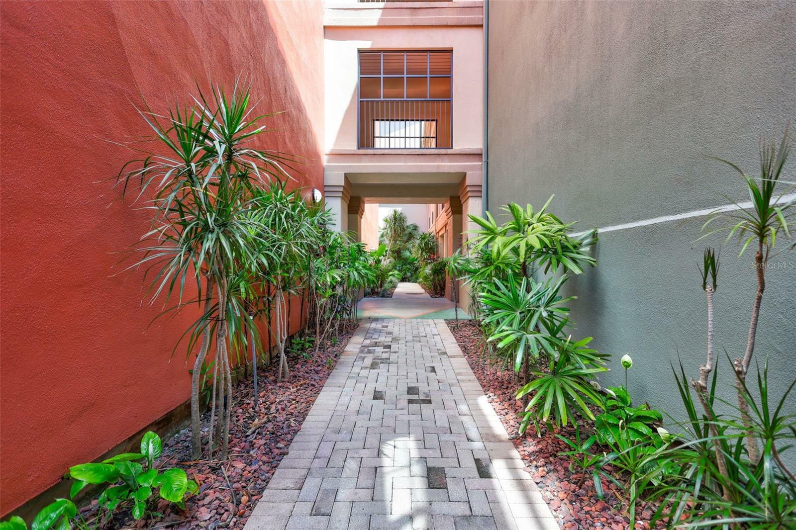Property Photo: 2411 W Horatio Street 526 FL 33609