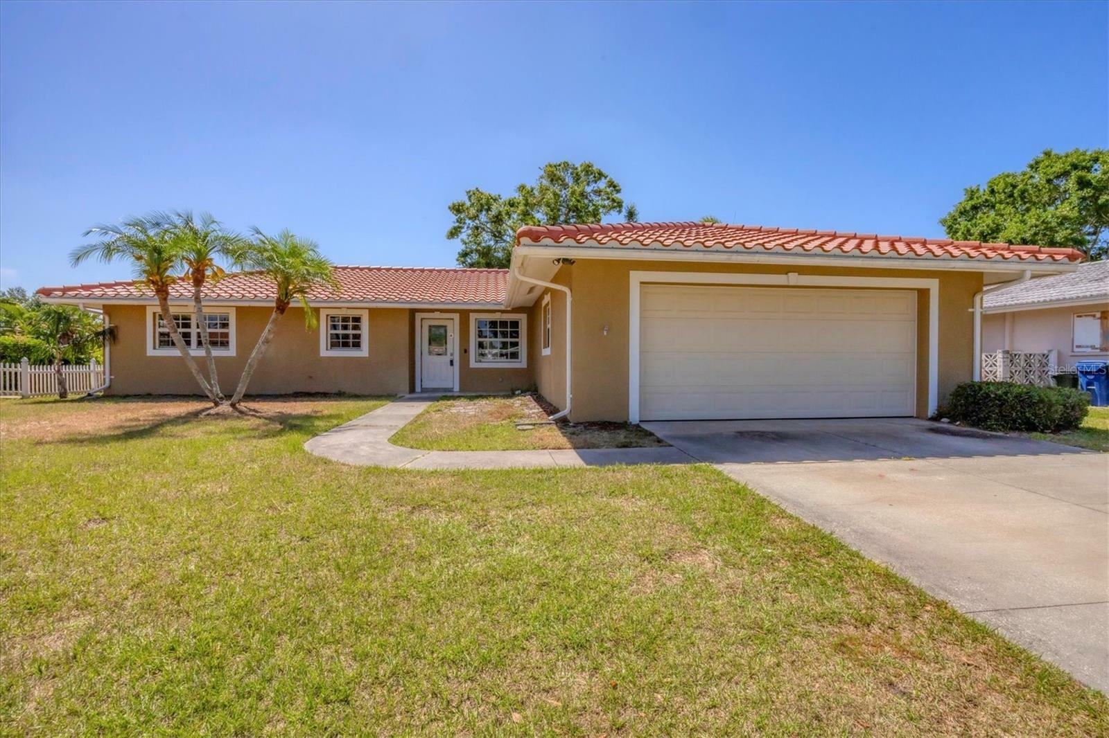 Property Photo: 2536 Carlisle Place FL 34231