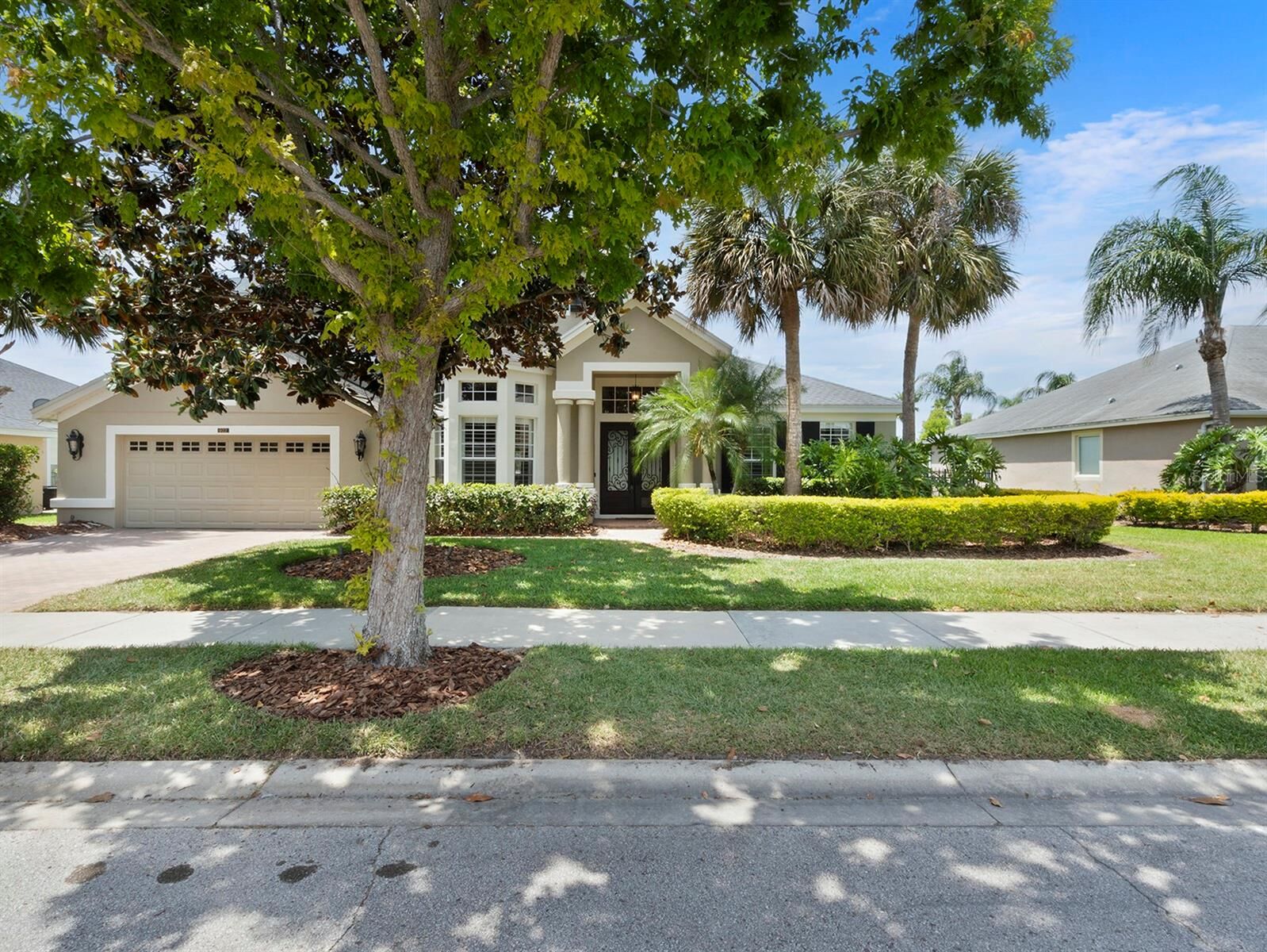 Property Photo: 922 Home Grove Drive FL 34787
