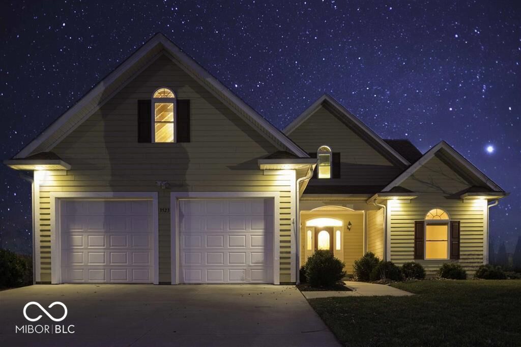 Property Photo: 3523 Regents Court IN 47274
