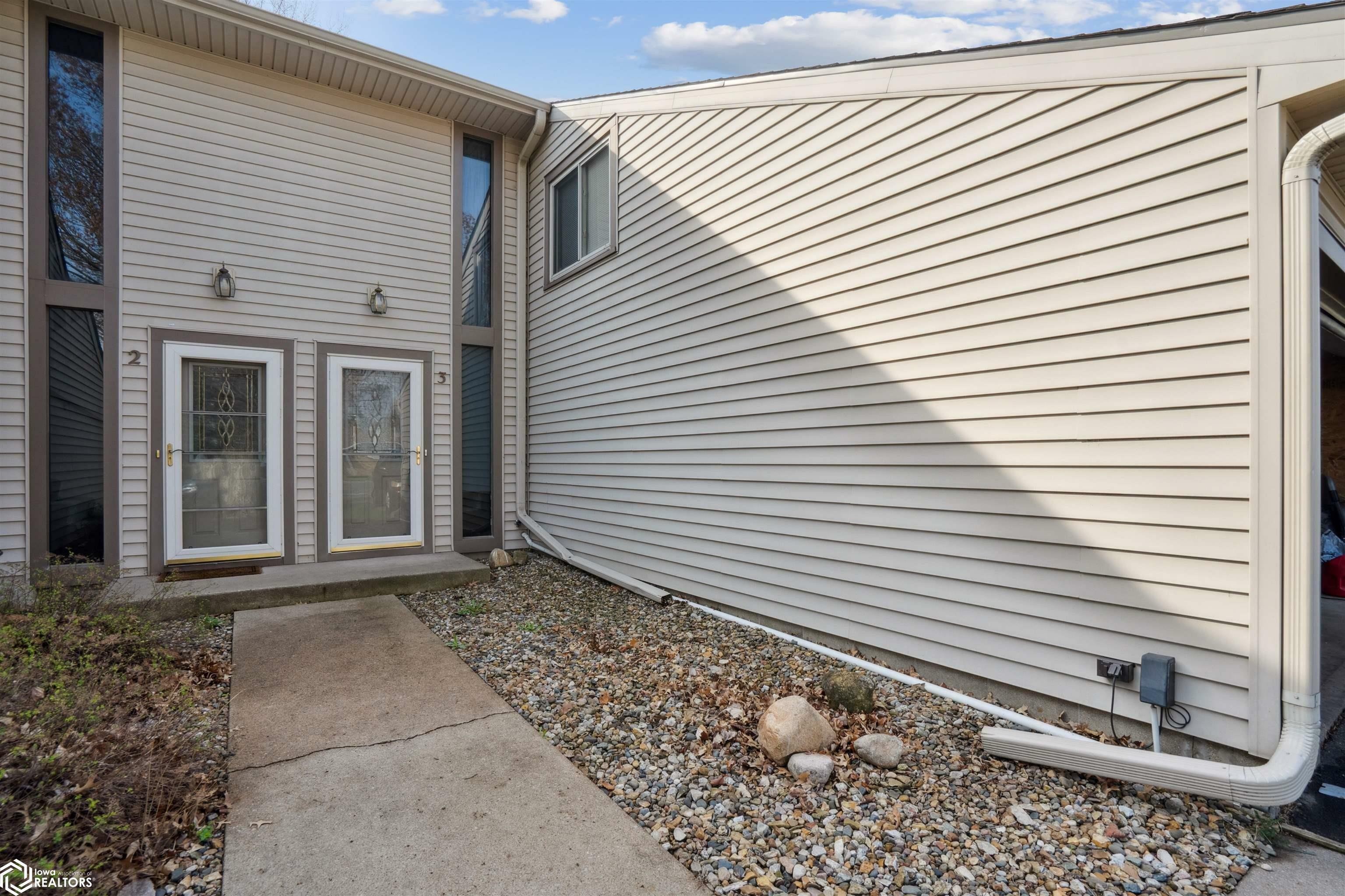 Property Photo: 1204 (Unit 3) S 12th Street 3 IA 50158