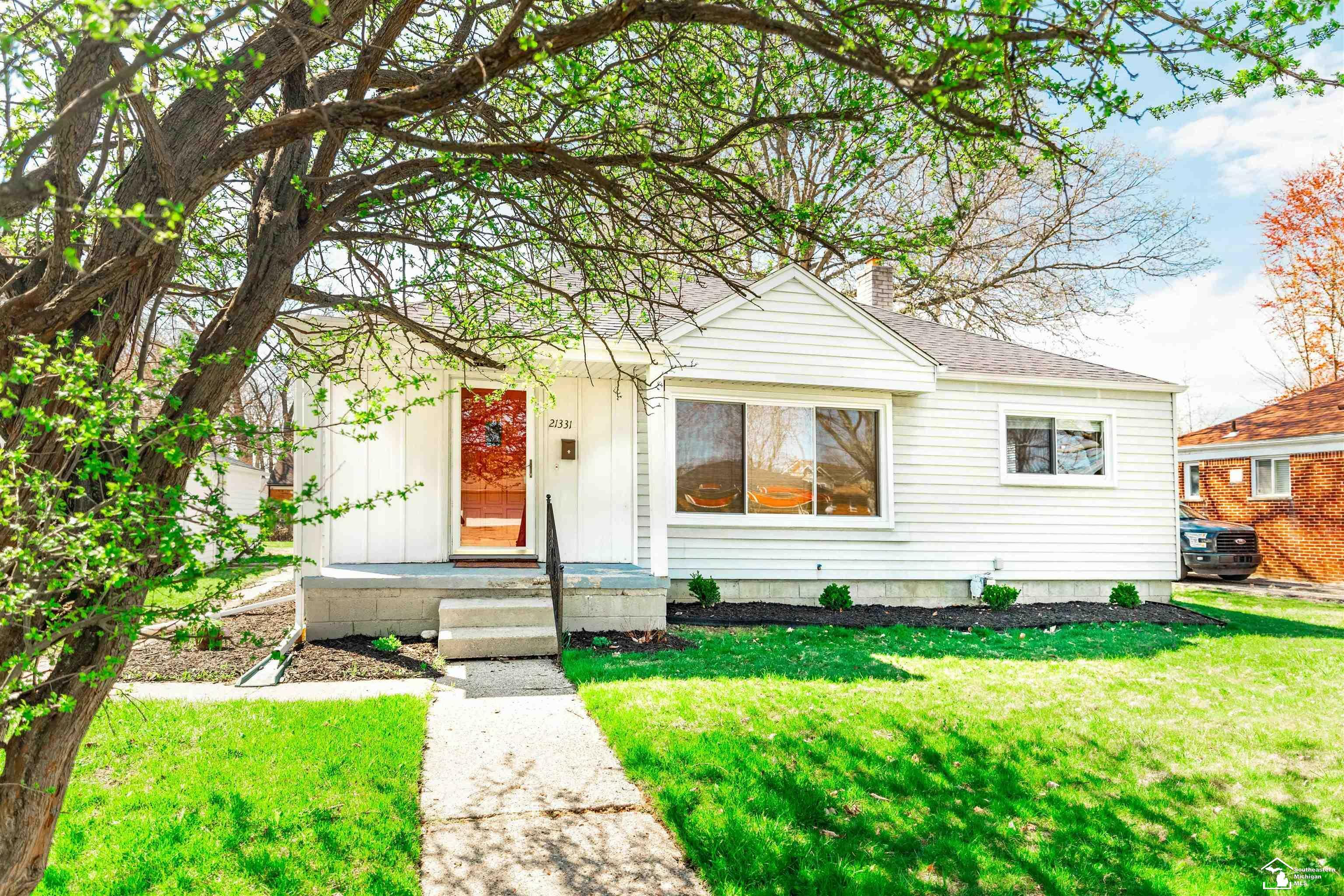 Property Photo: 21331 Ridgedale Street MI 48237