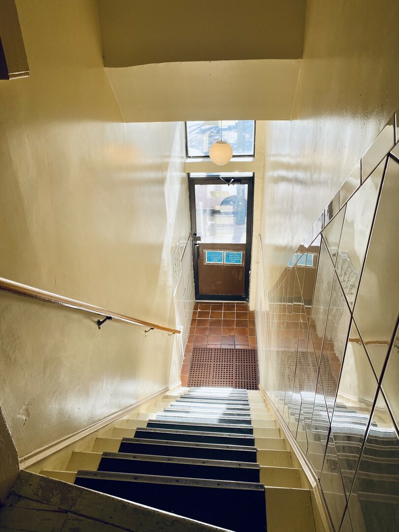 Property Photo: 1103 N Ashland Avenue 3F IL 60622