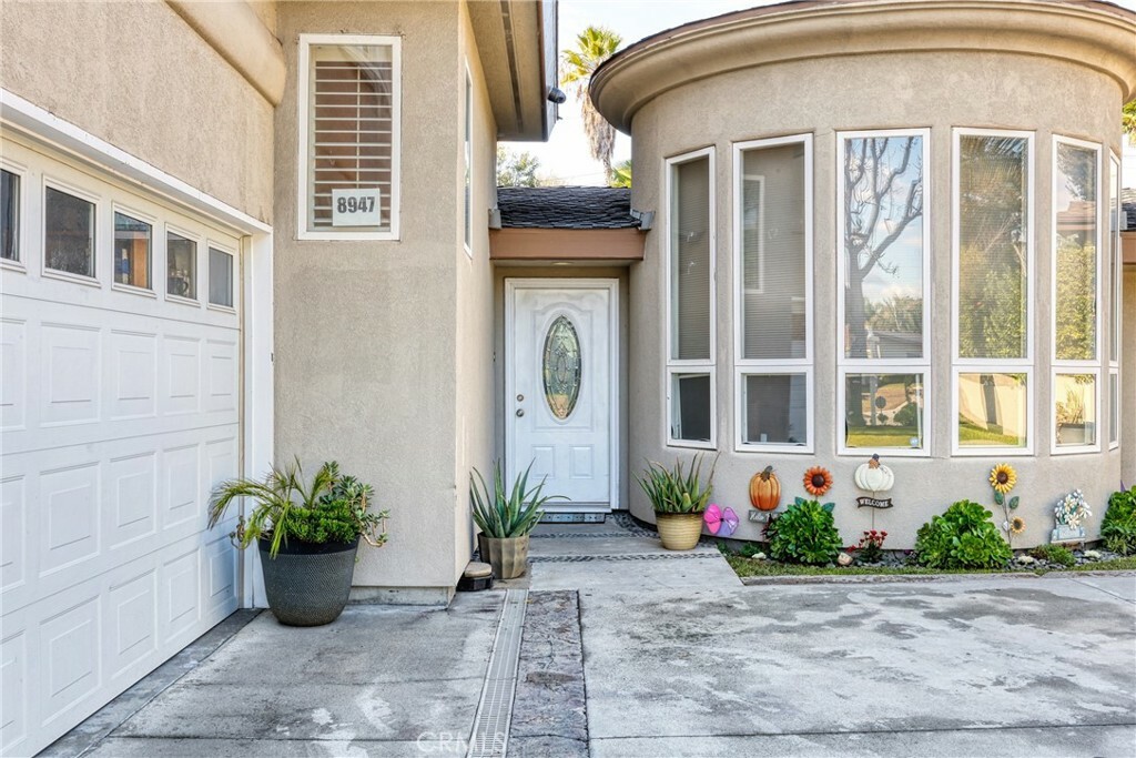 Property Photo:  8947 Mills Avenue  CA 90605 