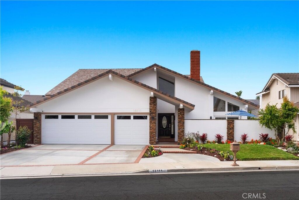 Property Photo: 18111 Vestry Circle CA 92648