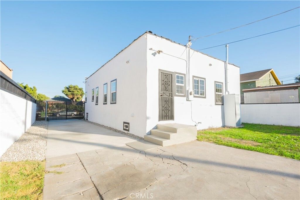 Property Photo: 6213 Haas Avenue CA 90047
