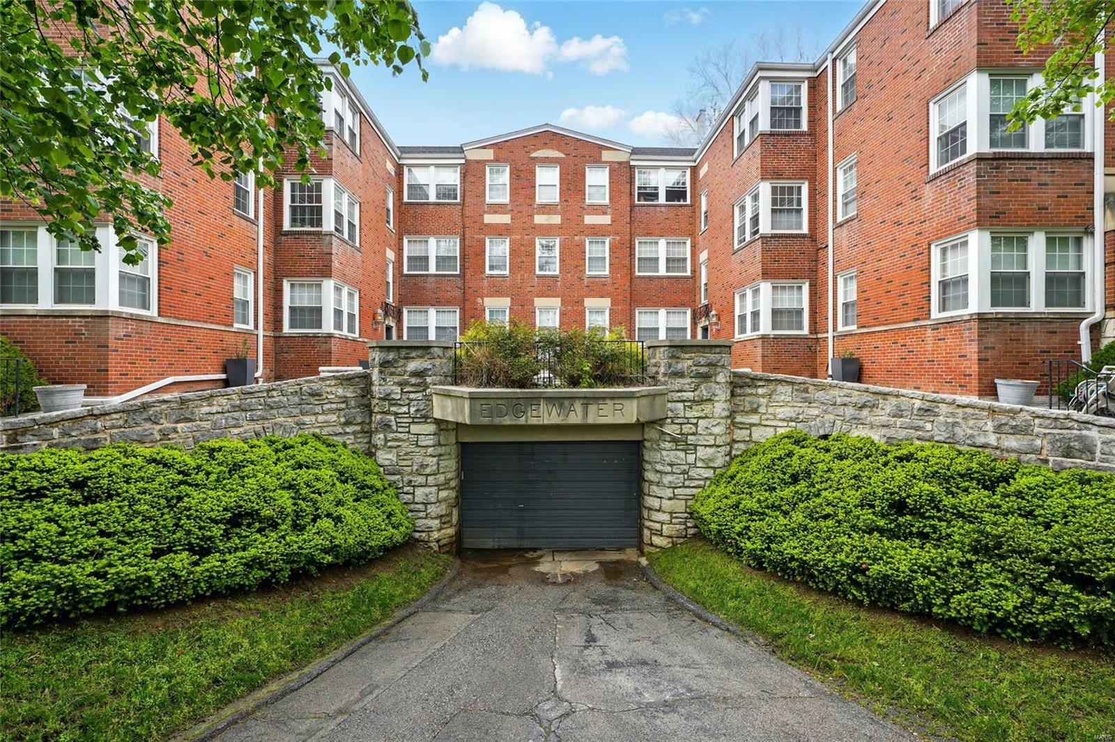 7561 Oxford Drive 3S  St Louis MO 63105 photo
