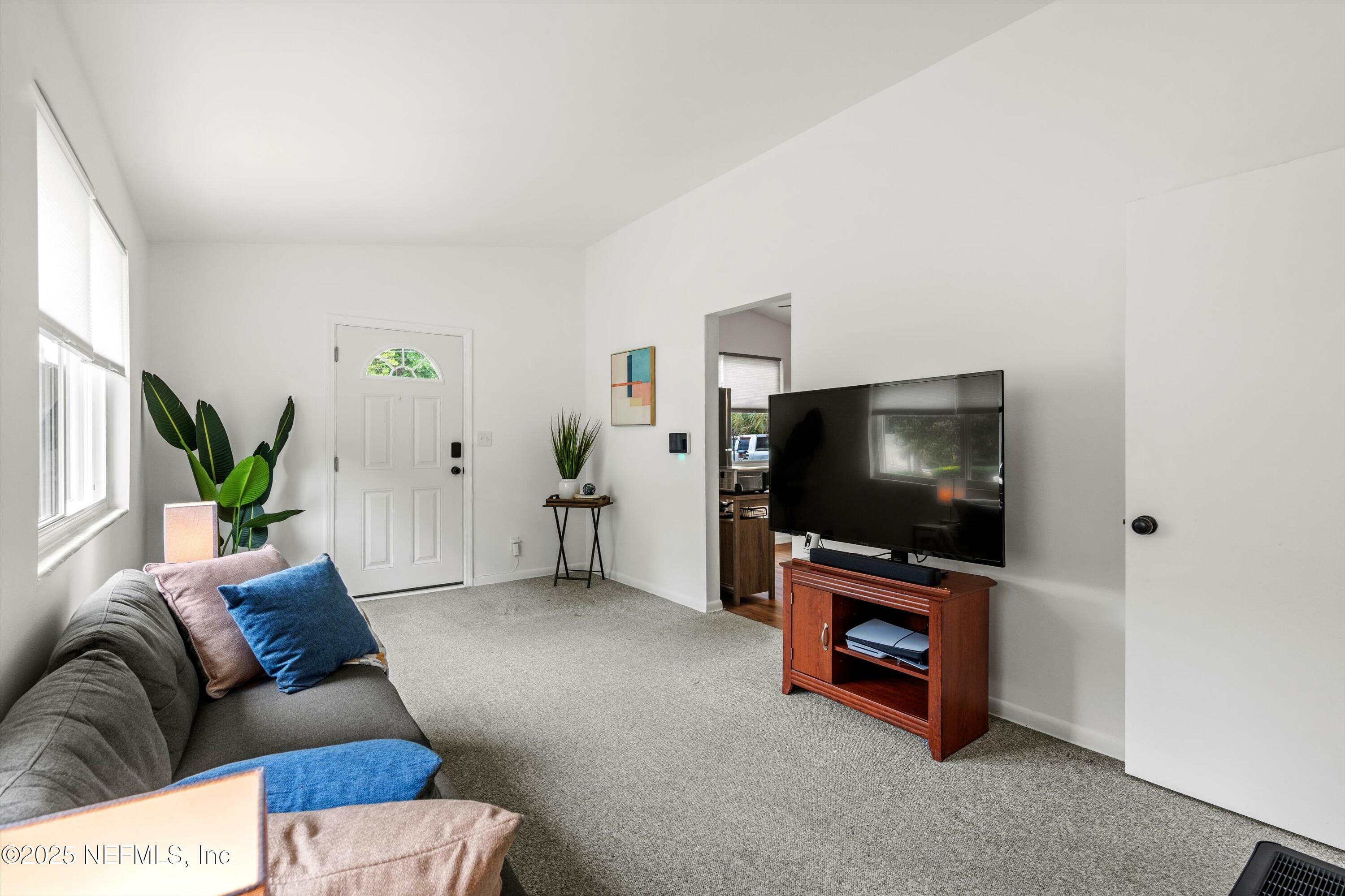 Property Photo: 1157 Denaud Street FL 32205