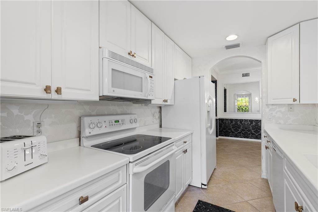 Property Photo: 1285 Sweetwater Cv 2101 FL 34110