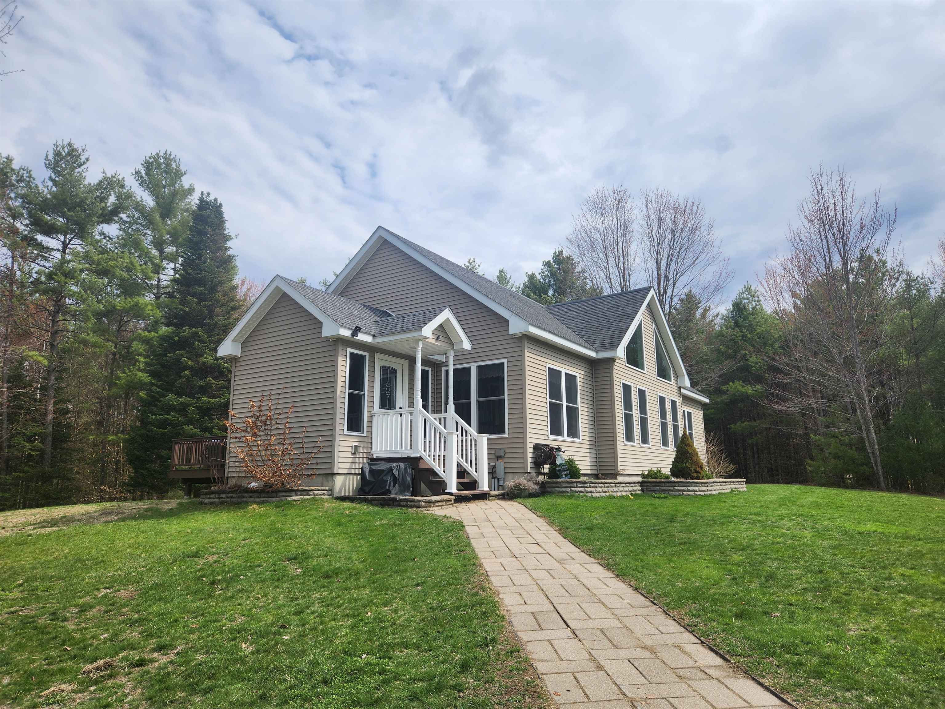 Property Photo:  89 Ammonoosuc Avenue  NH 03740 