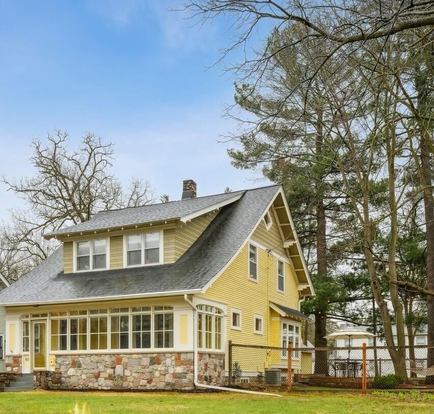 Property Photo:  813 Olive Street W  MN 55082 