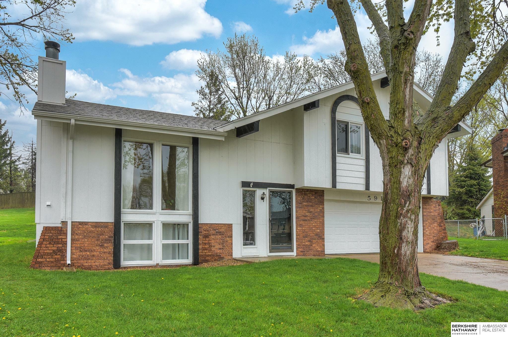 Property Photo: 5913 N 110th Circle NE 68164