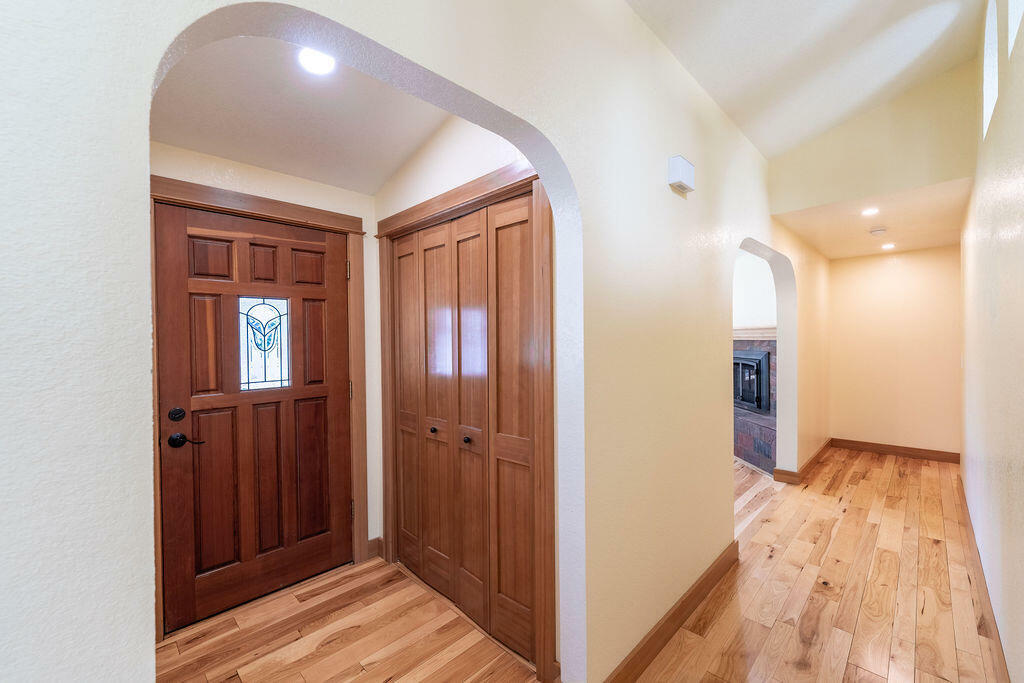 Property Photo: 61275 Victory Loop OR 97702