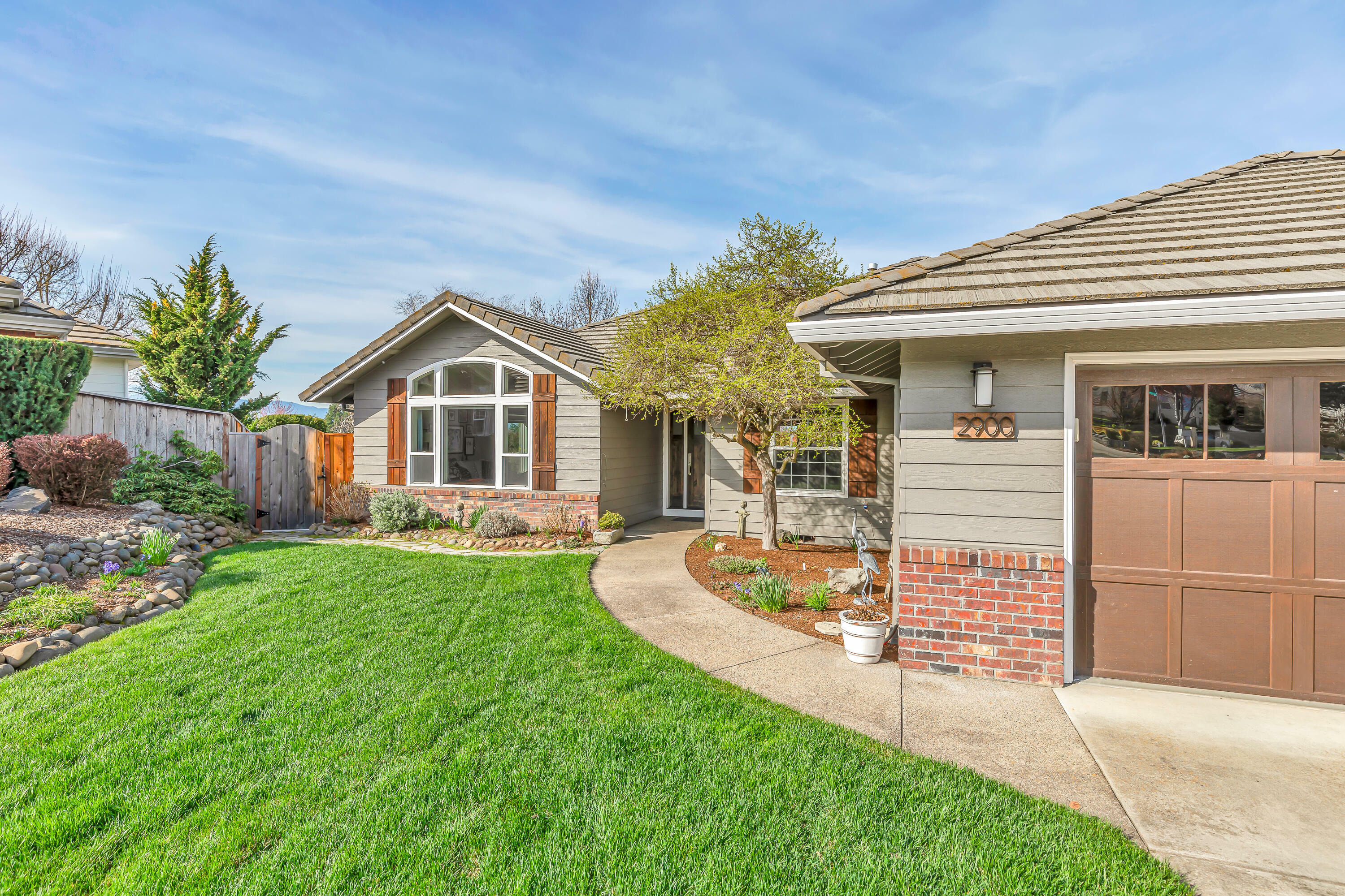 Property Photo: 2900 Elisa Court OR 97504