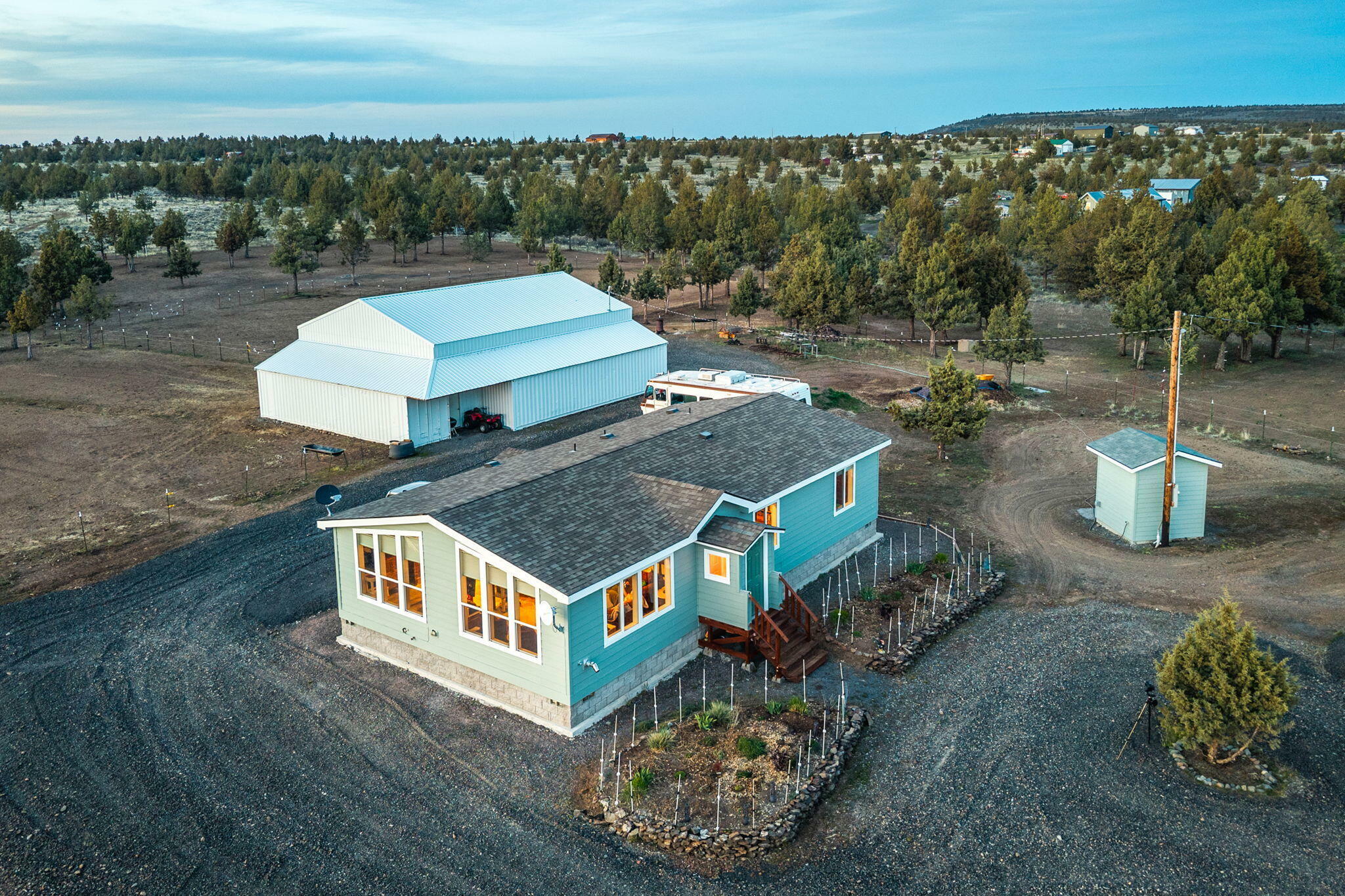 Property Photo: 5919 SE Thomas Road OR 97754