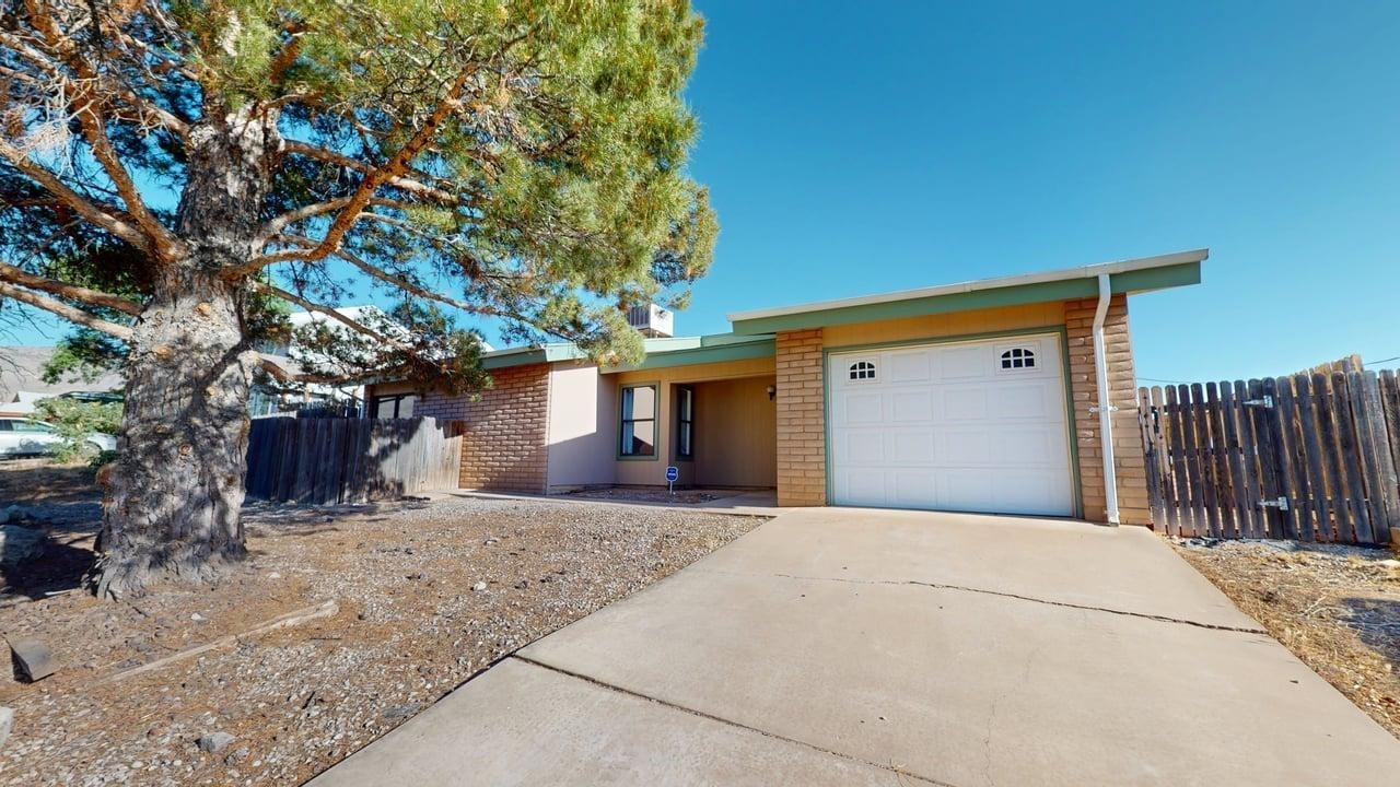 Property Photo:  2306 Mesa Ln  NM 88310 