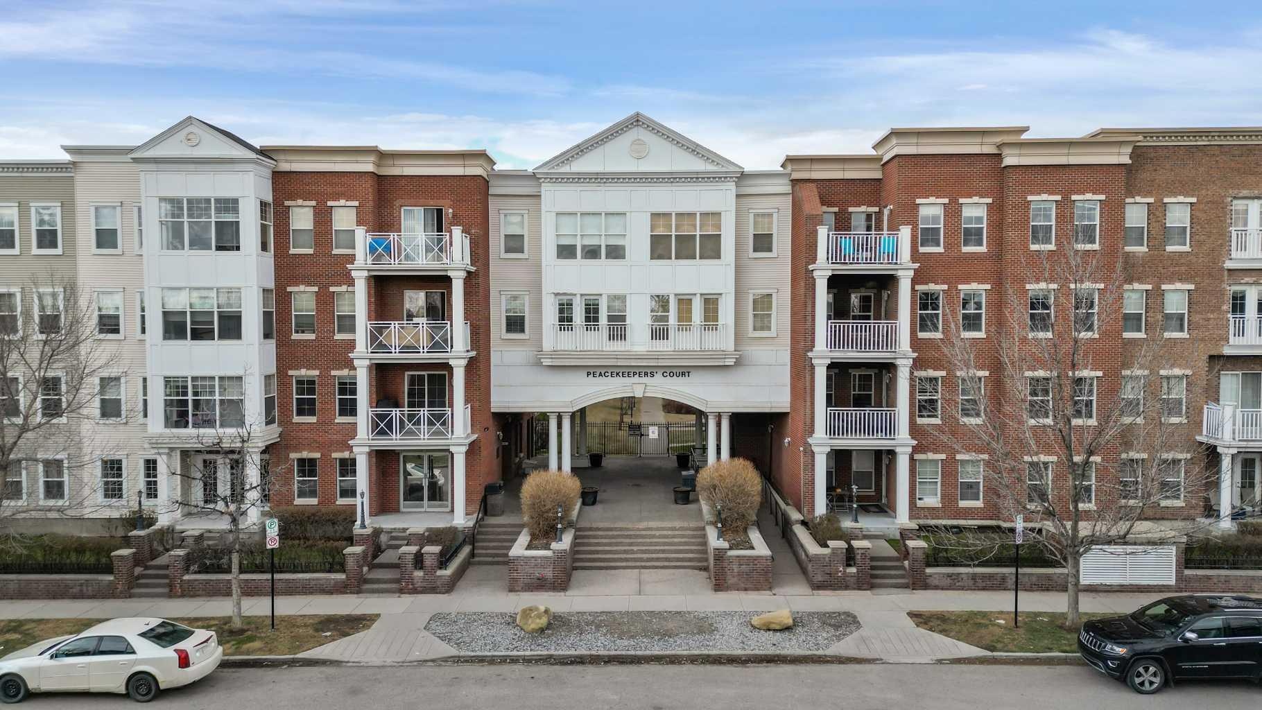Property Photo: 5605 Henwood Street SW 1211 AB T3E 7R2