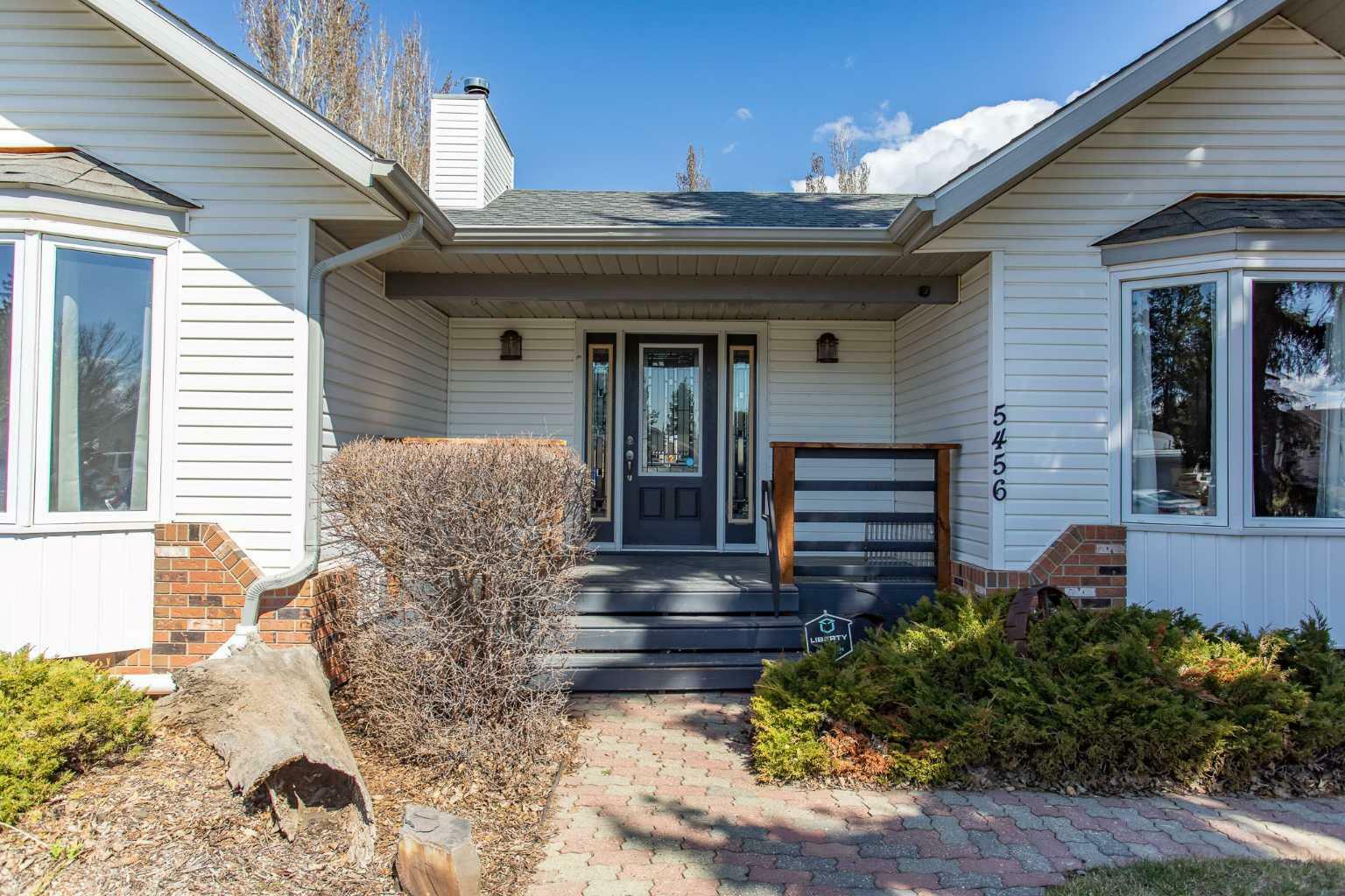 Property Photo: 5456 54 Avenue AB T4L 1L5