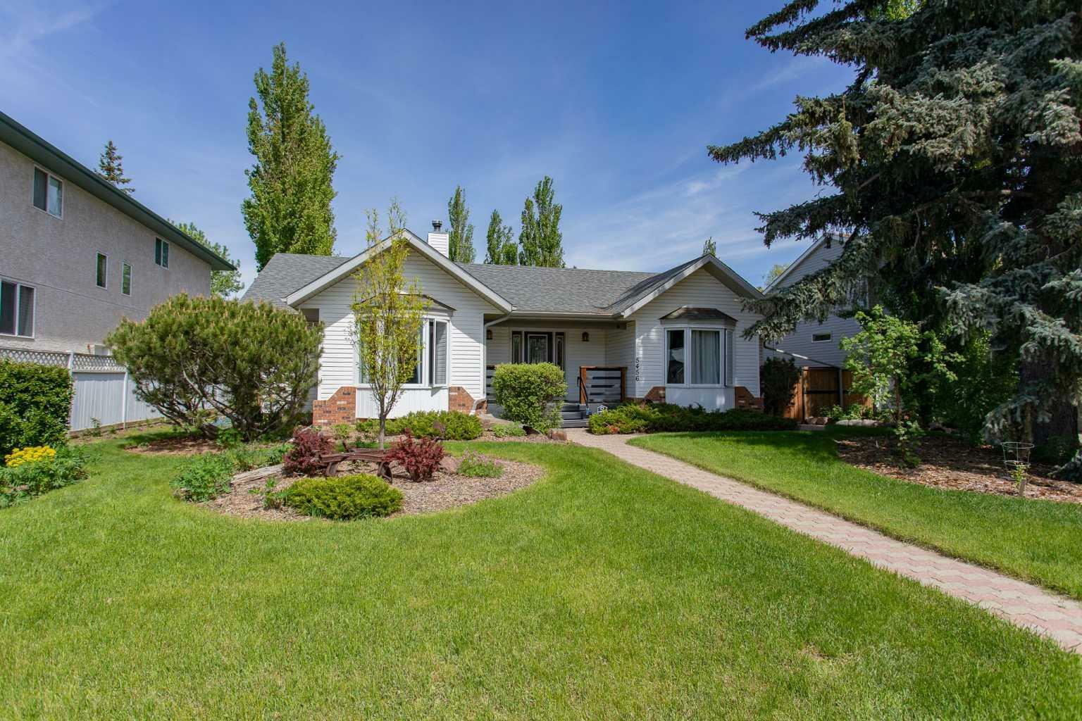 Property Photo: 5456 54 Avenue AB T4L 1L5