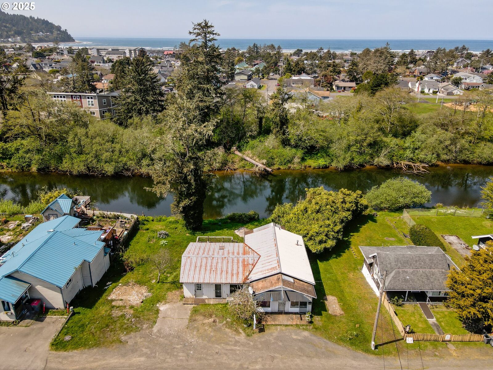 Property Photo: 1960 S Roosevelt Dr OR 97138