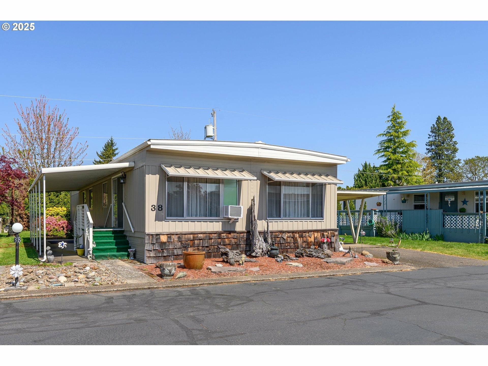 Property Photo: 1501 SW Baker St 38 OR 97128
