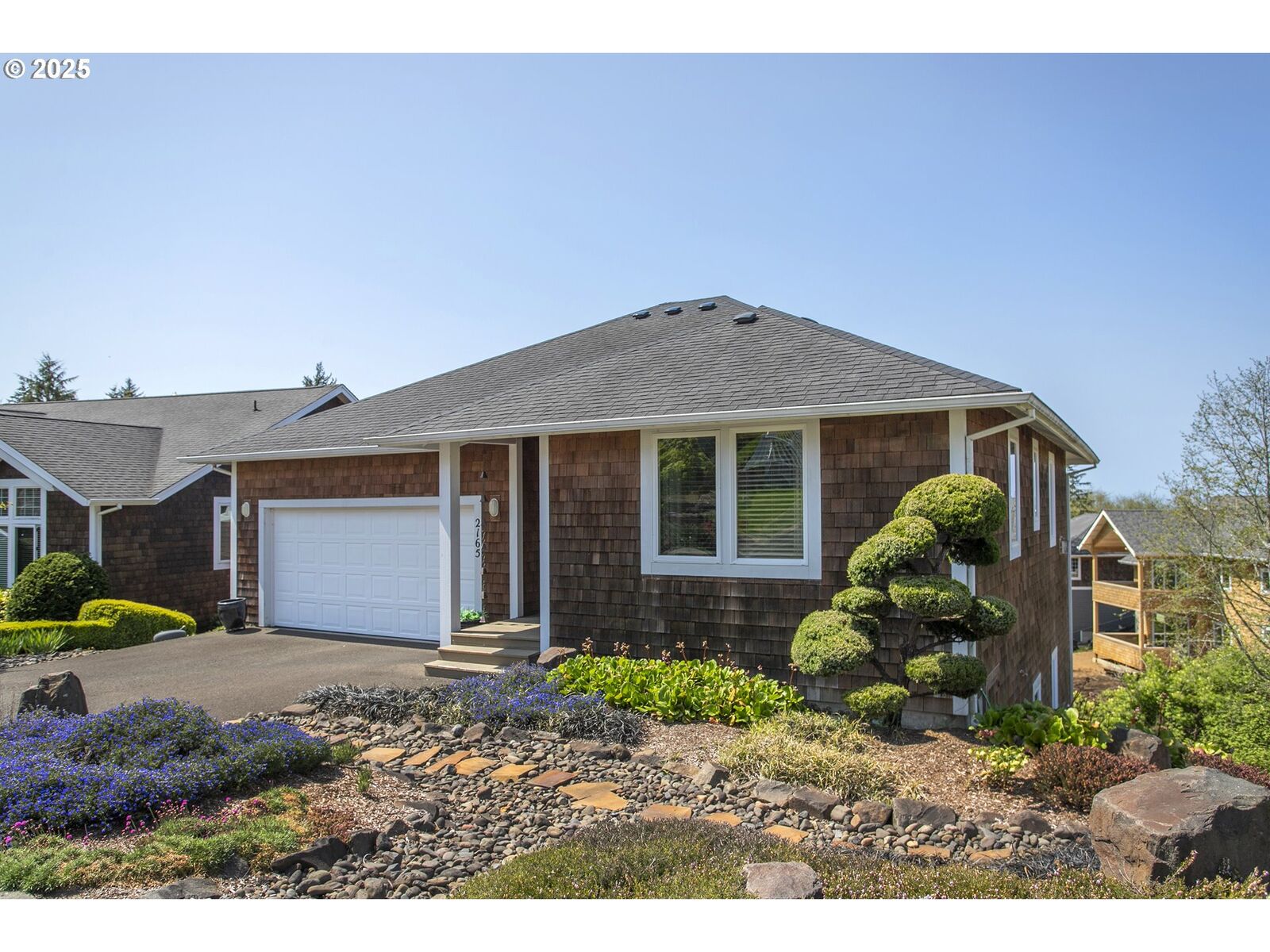 Property Photo: 2165 Skyline Dr OR 97138