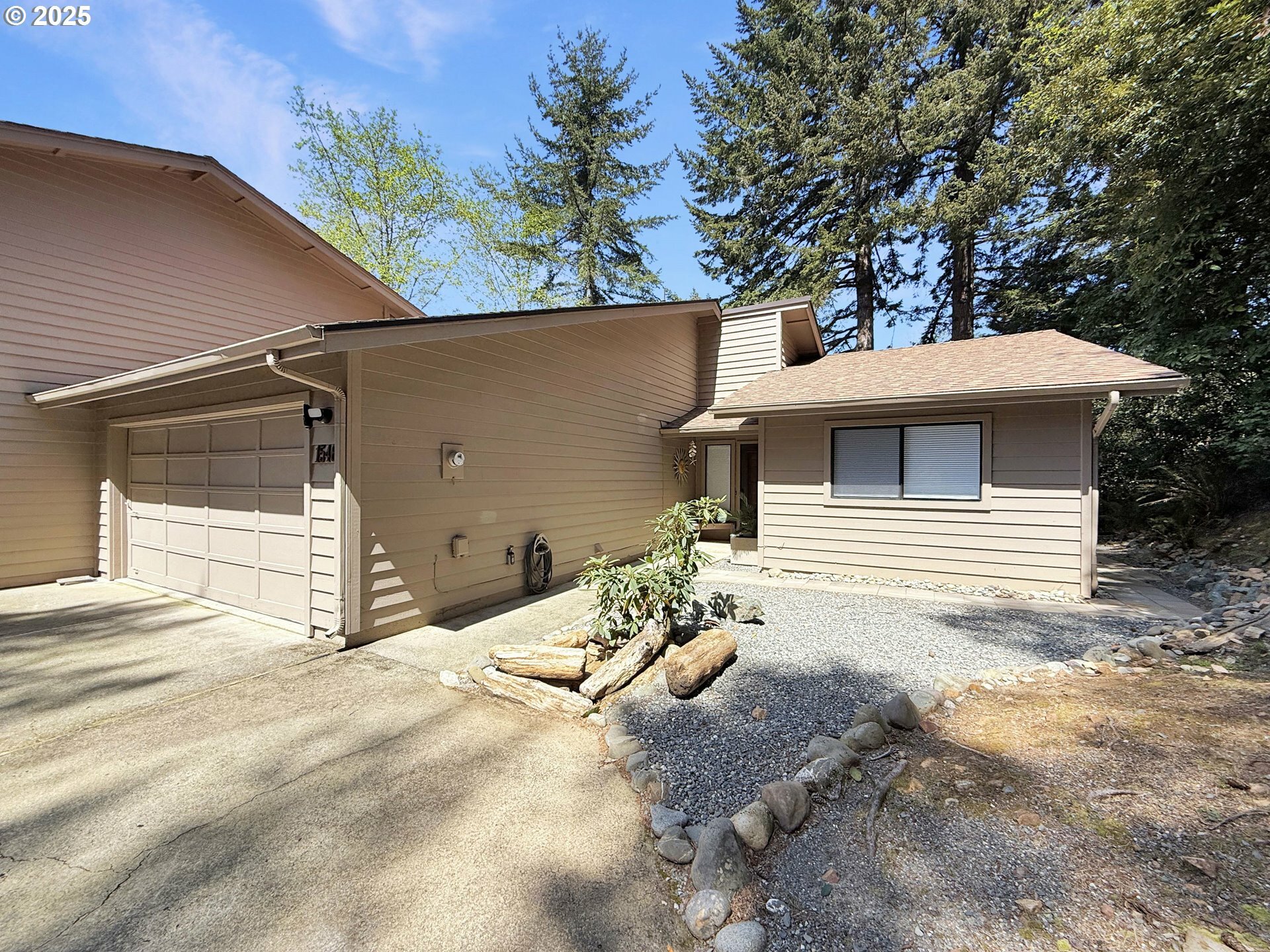 Property Photo: 1546 Seacrest Ln OR 97415