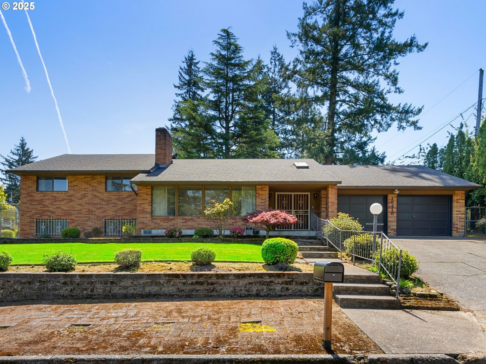 Property Photo: 15416 NE Holladay St OR 97230