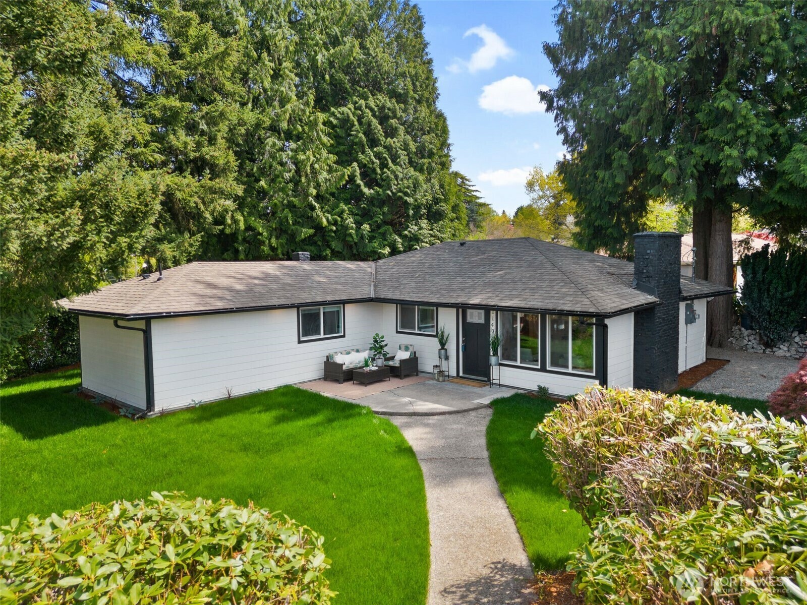 Property Photo: 1140 E Seattle Street WA 98030