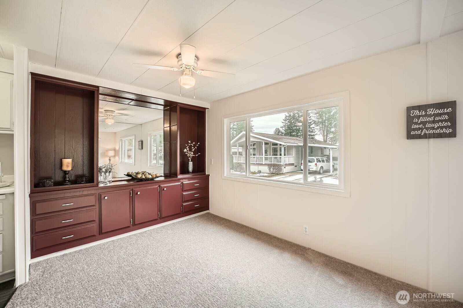 Property Photo: 18425 NE 95th Street 85 WA 98052