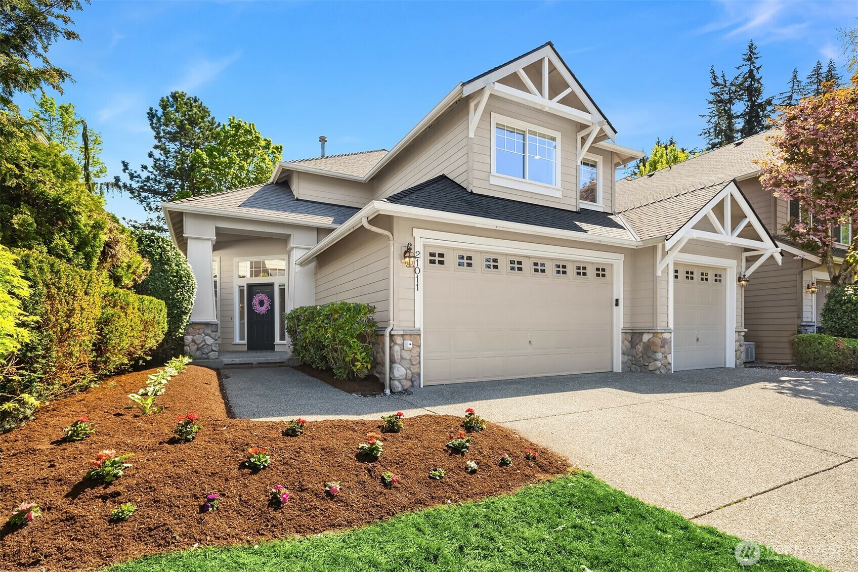 Property Photo: 21011 SE 35th Place WA 98075