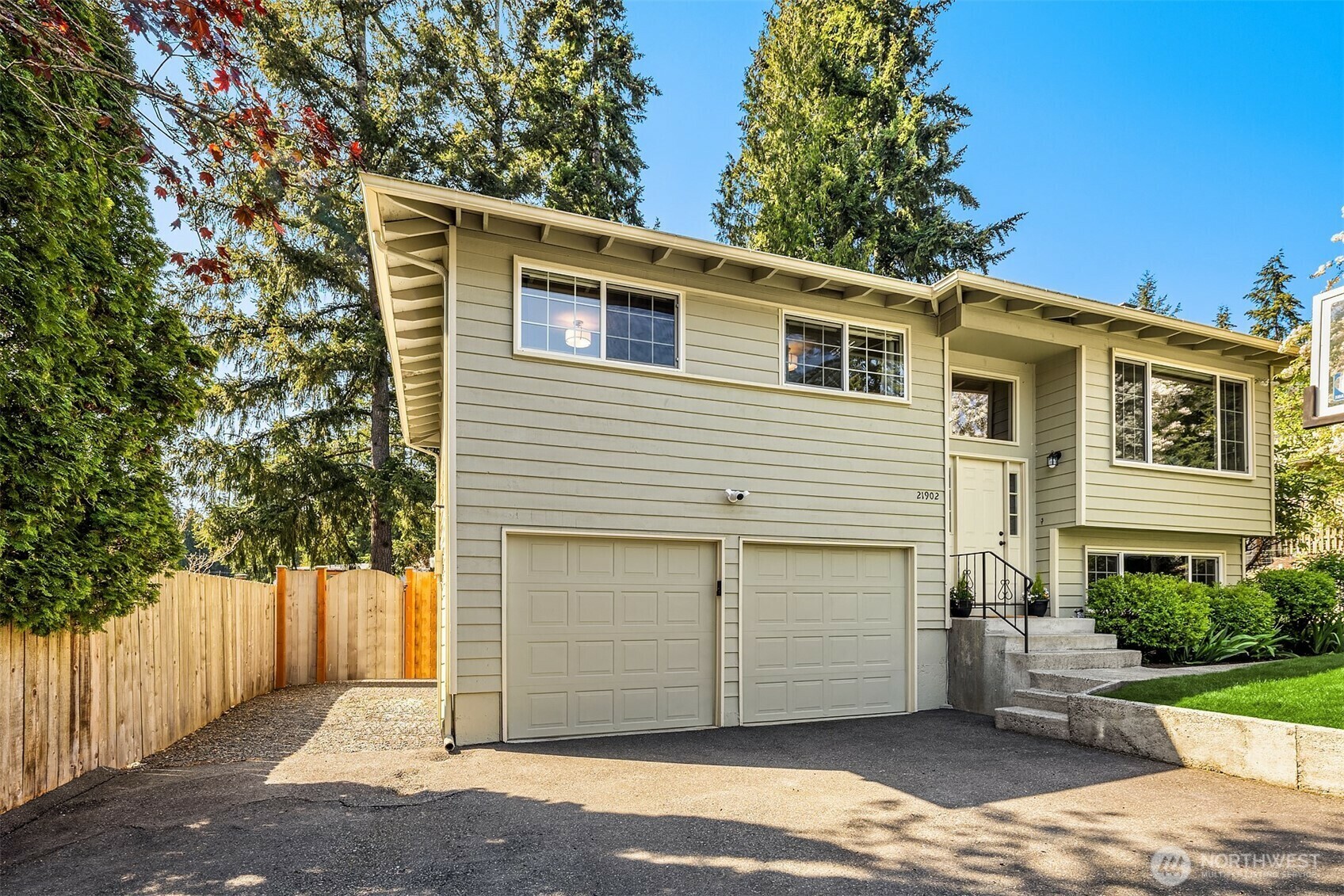 Property Photo: 21902 2nd Avenue W WA 98021