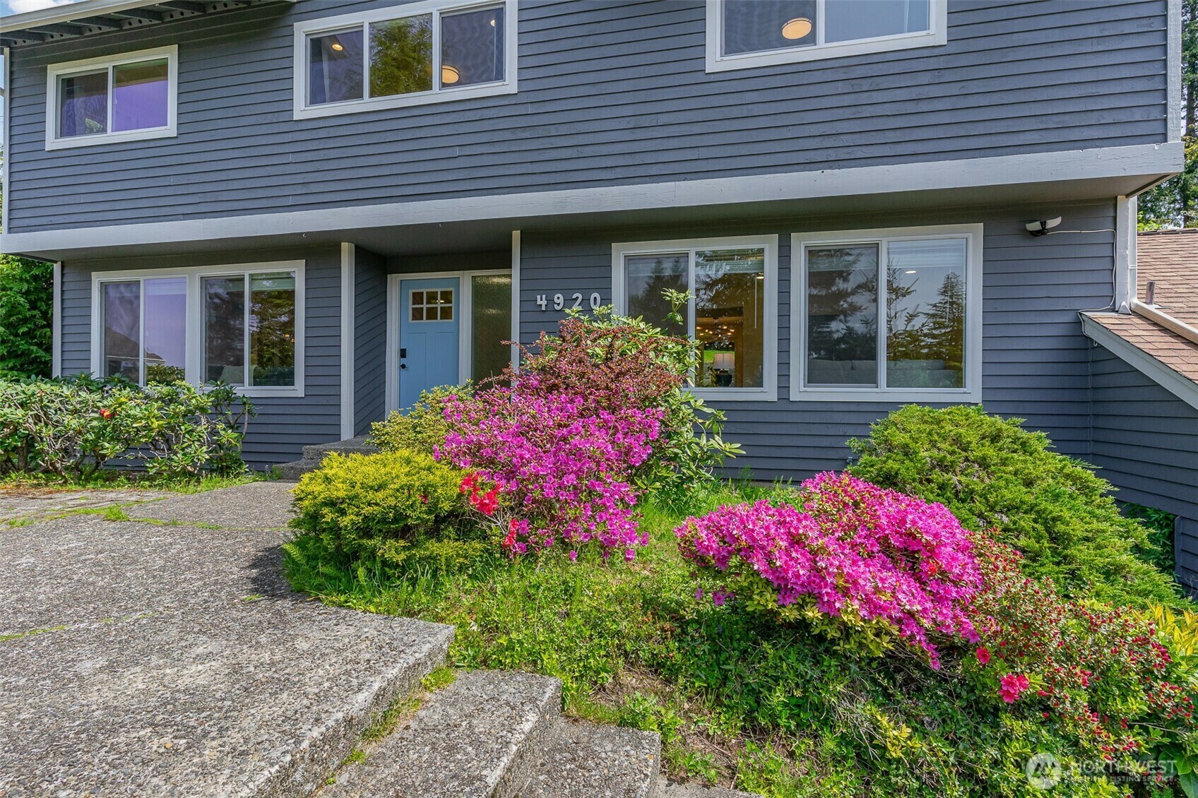 Property Photo: 4920 123rd Place SE WA 98006