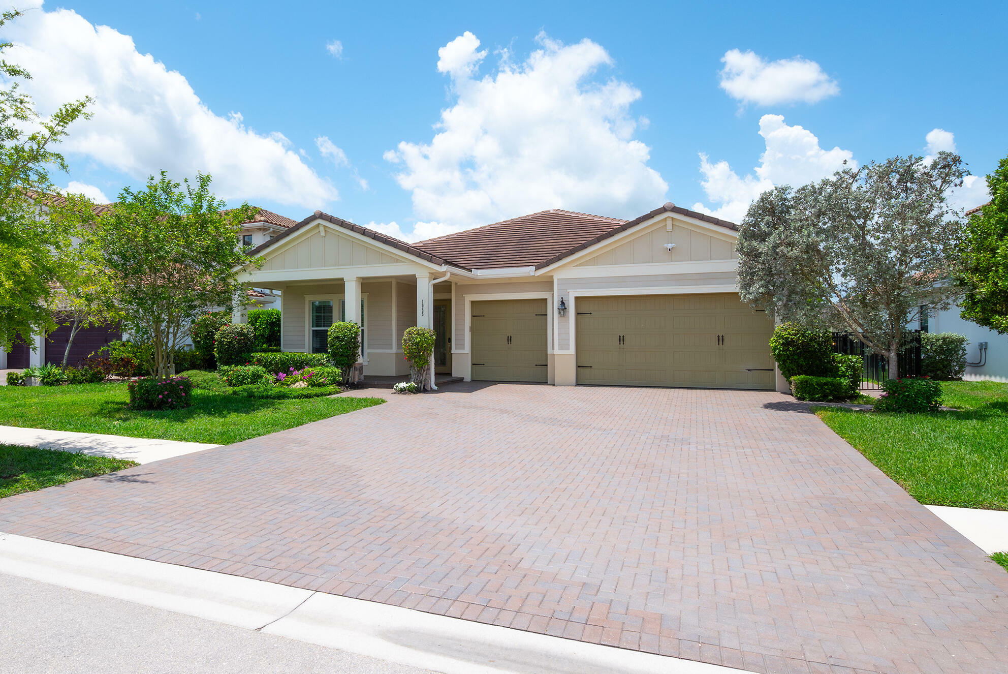 Property Photo: 1055 Ember Ridge Run FL 33470