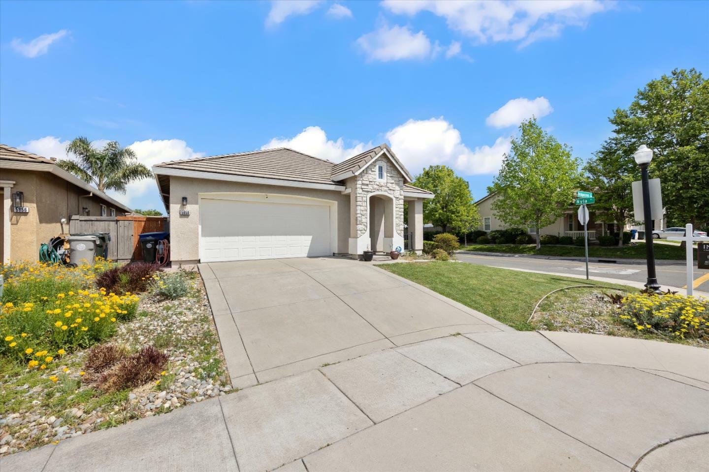Property Photo: 5850 Bridgecross Drive CA 95835
