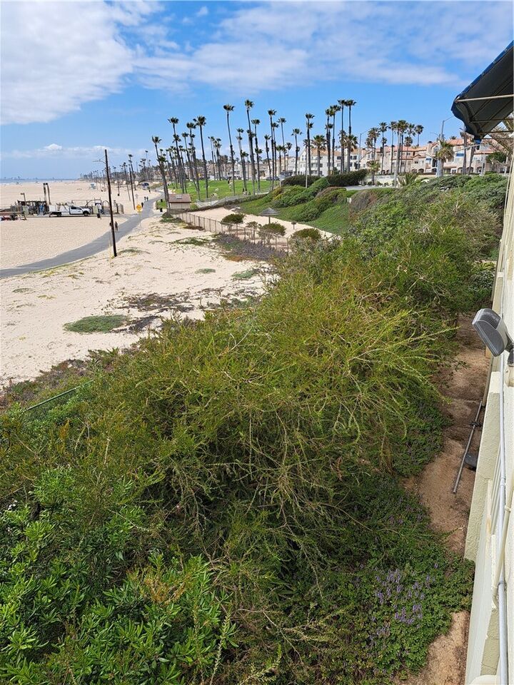 Property Photo: 711 Pacific Coast Highway 418 CA 92648