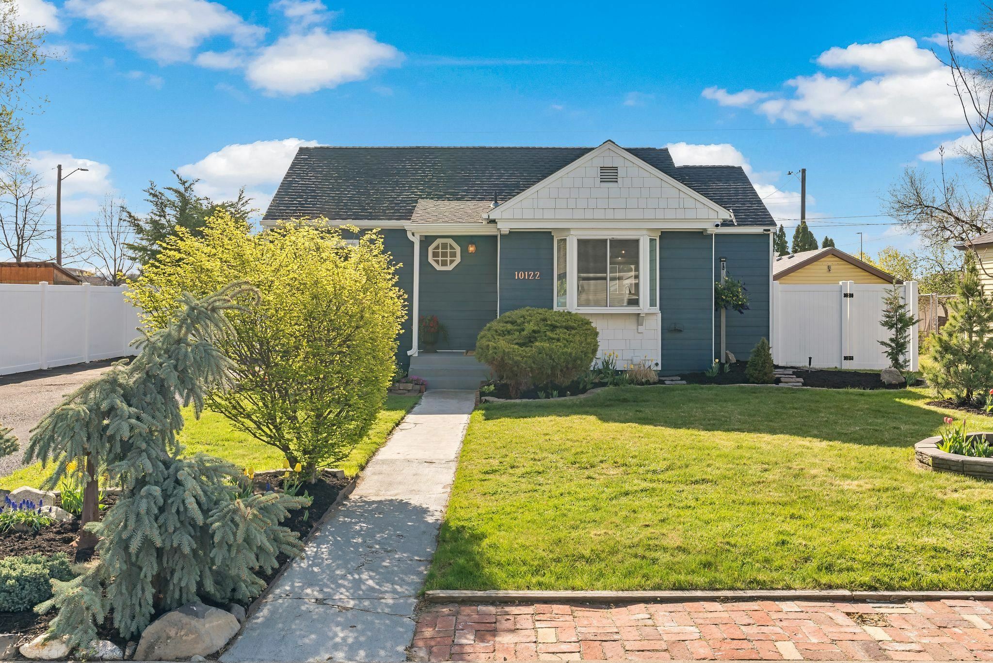 Property Photo: 10122 N Andrew St WA 99218