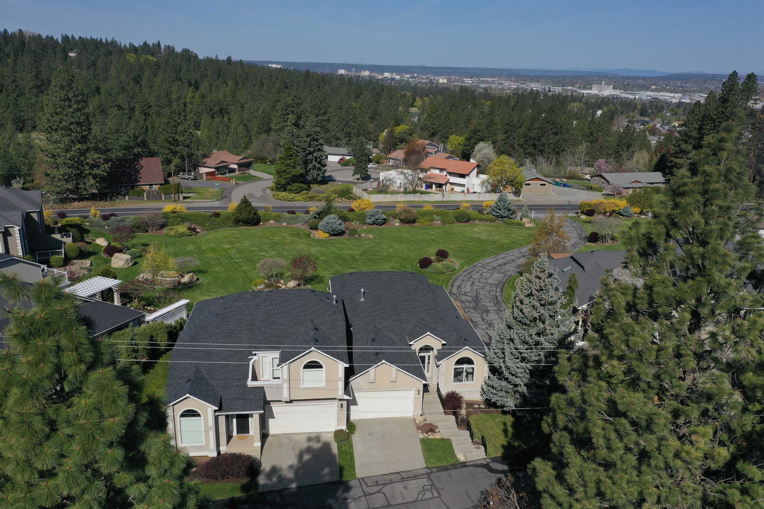 Property Photo: 1814 S Viewcrest Ln 1814 WA 99212