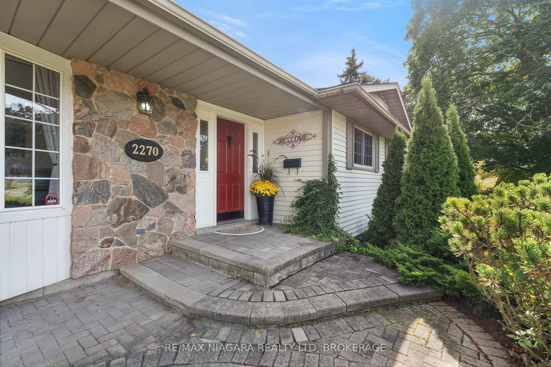 Property Photo: 2270 Seventh Louth Street ON L2R 6P7