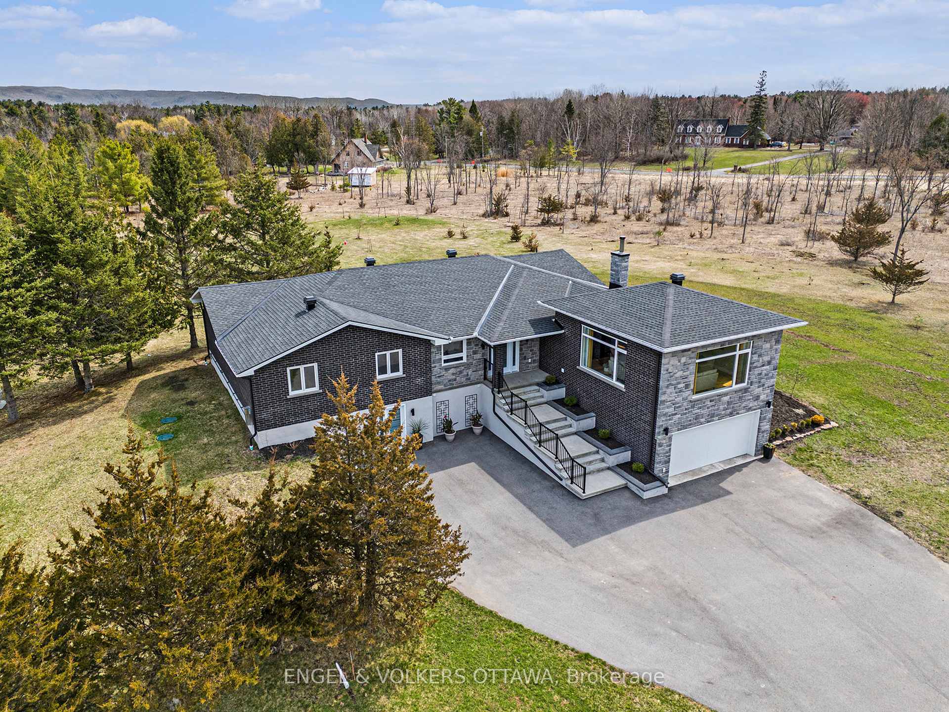 Property Photo: 132 Wagon Drive ON K0A 1T0