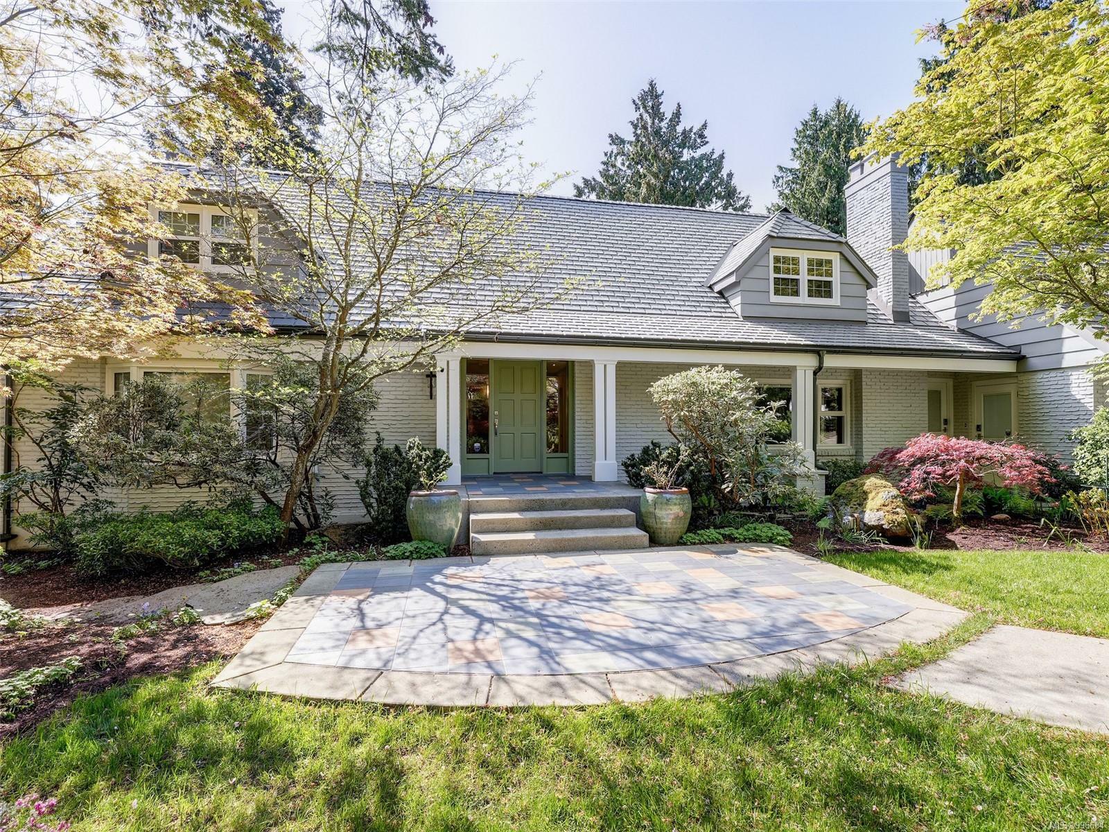 Property Photo: 3977 Lexington Ave BC V8N 3Z5