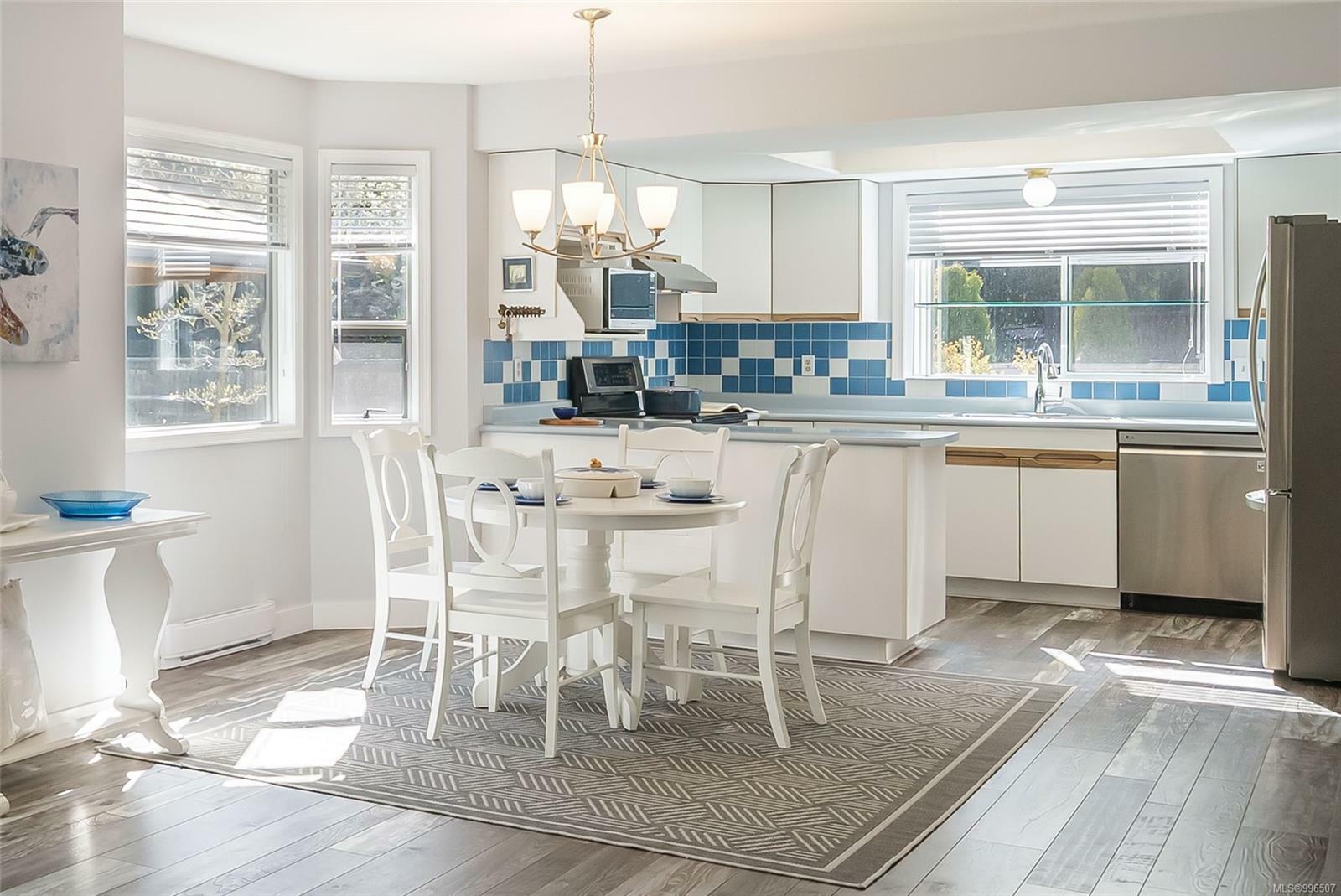 Property Photo: 928 Ballenas Rd BC V9P 1T1