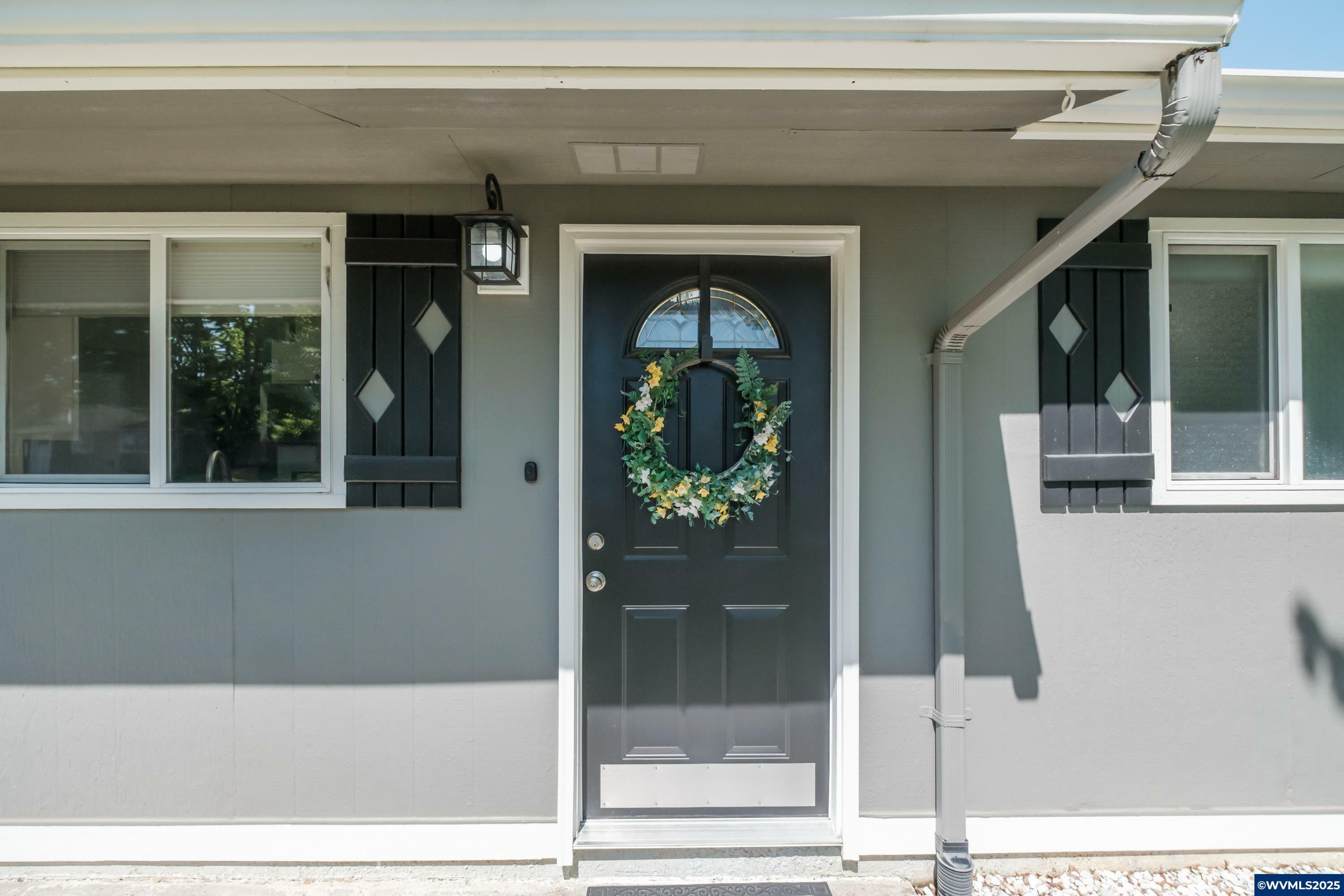 Property Photo: 1065 Denise St SE OR 97306