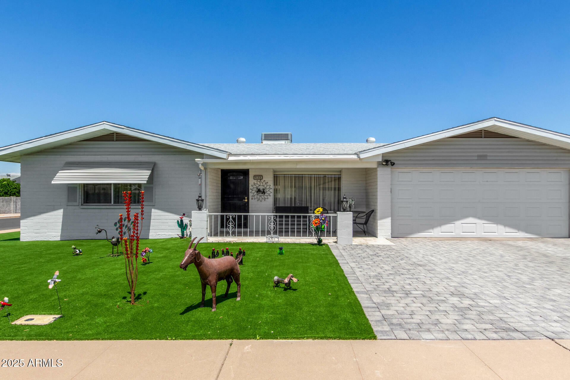 Property Photo: 5122 E Emerald Circle AZ 85206